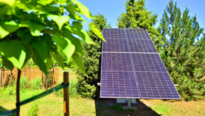 Photovoltaik Freiflächenanlage privat im Garten