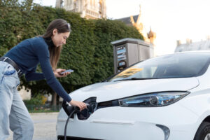 E-Auto an Steckdose laden gefährlich, E-Auto laden