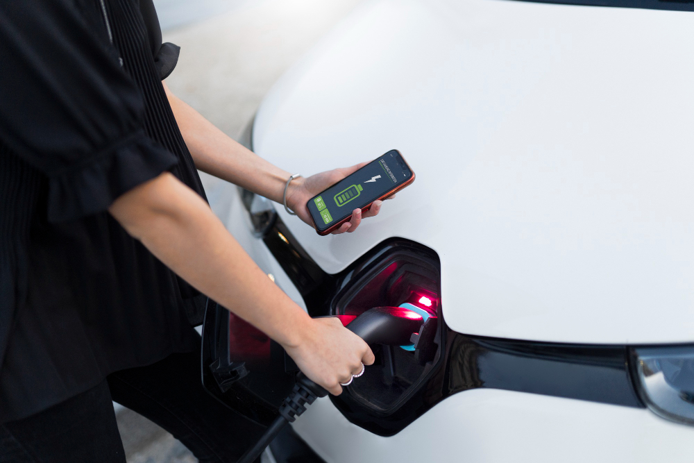 E-Auto an Steckdose laden gefährlich Titel