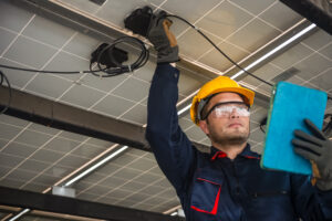 Photovoltaik das ist der teuerste Fehler den Hausbesitzer machen können, Wartung