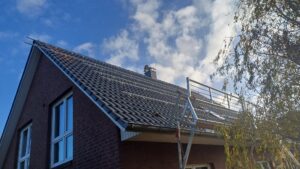 Vorbereitung für die PV-Installation der AceFlex GmbH, Photovoltaik Gerüst Pflicht