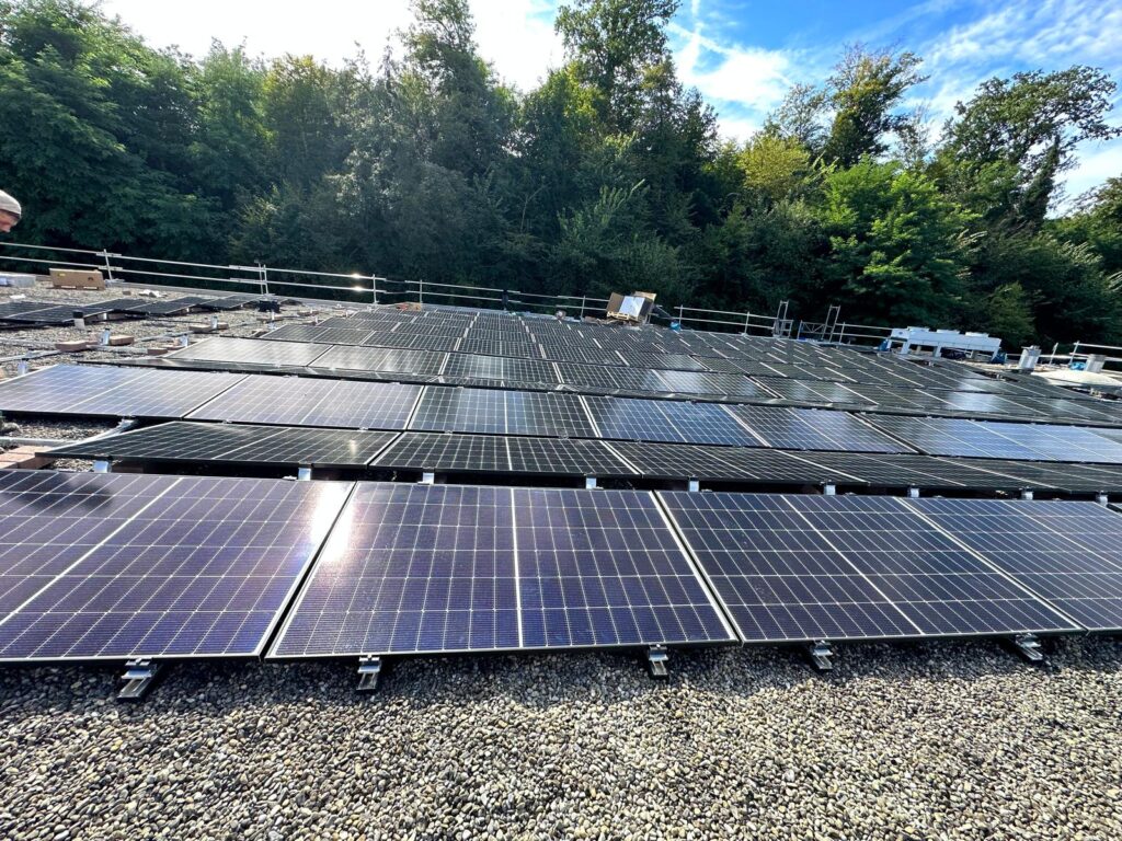 PV Anlage mit Balkonkraftwerk erweitern Titel, PV-Anlage installiert von der AceFlex GmbH