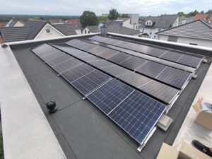 PV-Anlage, installiert von der AceFlex GmbH, Micro-Wechselrichter Hersteller