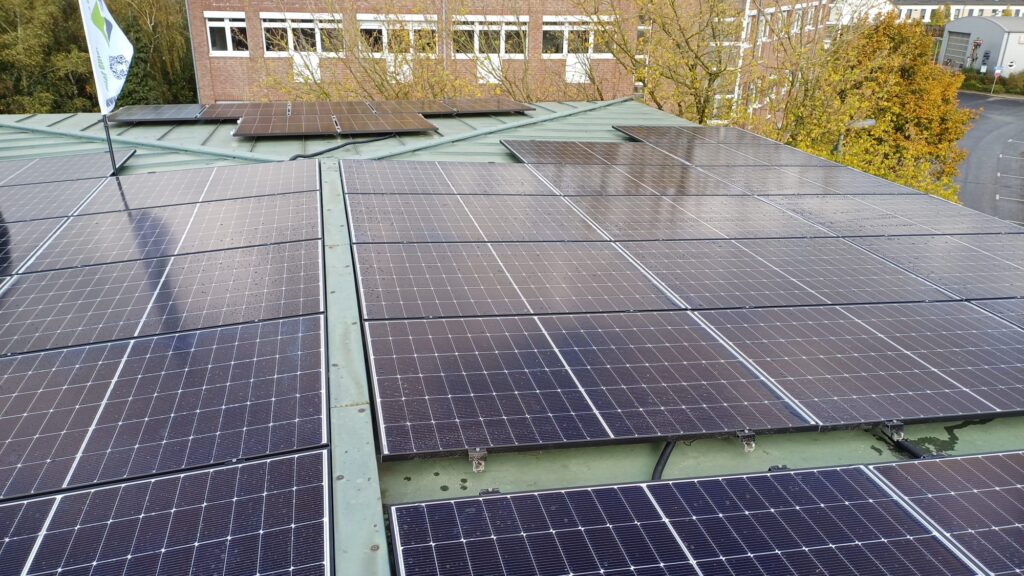 Photovoltaik Anlage mit Wechselrichter Titel, PV-Anlage installiert von der AceFlex GmbH