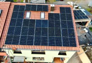 PV-Ertrag Tabelle monatlich Titel, PV-Anlage, installiert von der AceFlex GmbH in Schweigern, Photovoltaik Komplettanlage 12 kWp mit Speicher und Montage