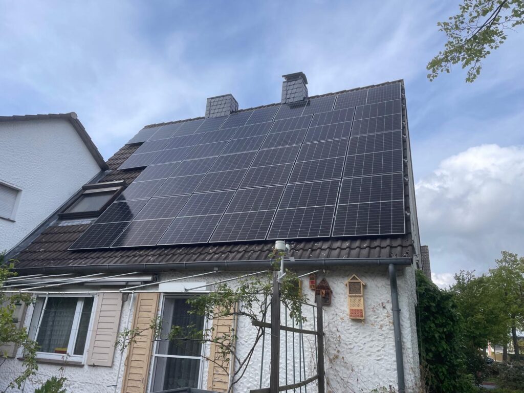 Von AceFlex installierte PV-Anlage in Wolfsburg, Was kostet eine 7 kWp PV-Anlage mit Speicher und Montage Titel