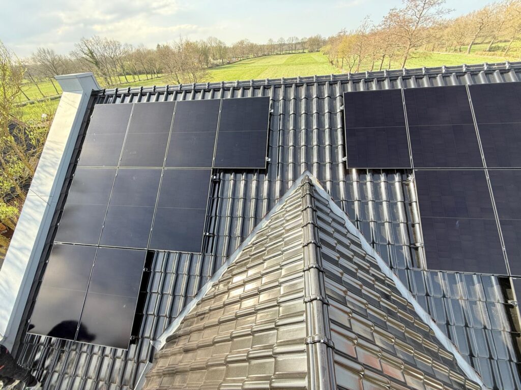 Von AceFlex installierte PV-Anlage in Friedeburg-Dose, PV-Anlage, installiert von der AceFlex GmbH in Hannover, Kosten einer PV Anlage pro kWp Titel Titel
