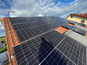 PV-Anlage, installiert von der AceFlex GmbH in Sersheim, Hybrid Wechselrichter 3-phasig mit Speicher