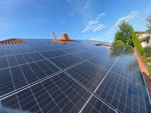 PV-Anlage, installiert von der AceFlex GmbH in Hof-Wölbattendorf, PV Panel Installation Titel, Photovoltaik Nordseite 45 Grad