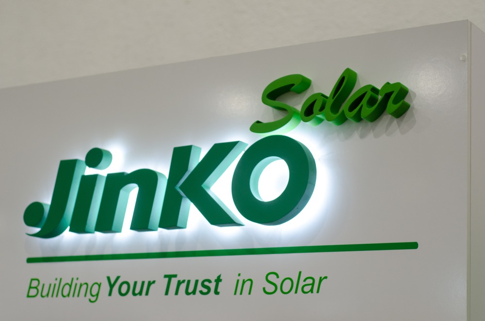 JinkoSolar Logo leuchten