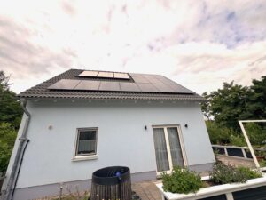 PV-Anlage, installiert von der AceFlex GmbH in Chemnitz, Wie viele Dachhaken pro Modul